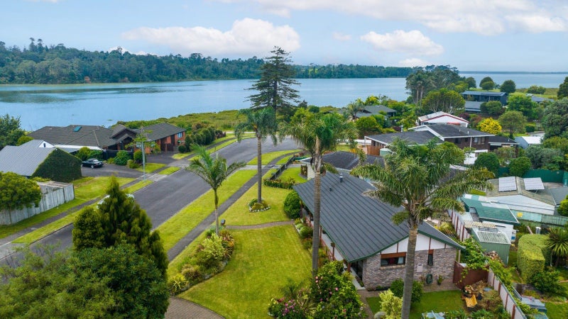 1 Irwin Court, Katikati - Carousel 1