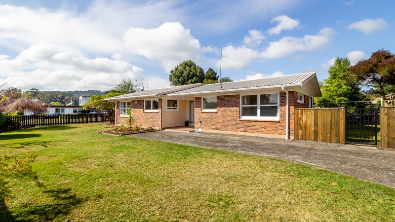 1 Barron Crescent, Fenton Park, Rotorua - Carousel 1