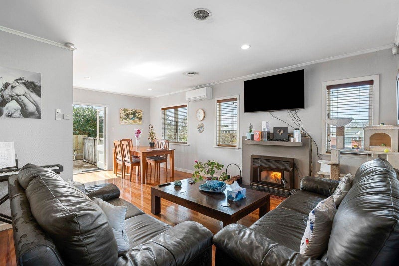 1/1 Gloria Avenue, Te Atatu Peninsula, Auckland - Carousel 2