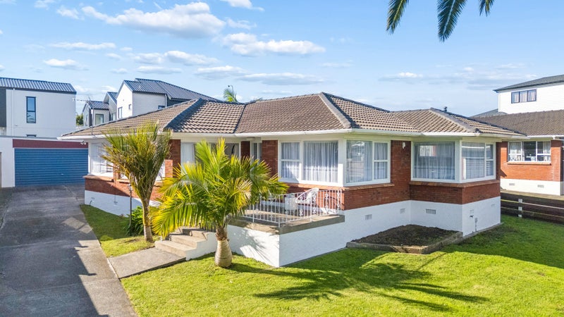 6 Rothwell Place, Sunnyhills, Auckland - Carousel 1