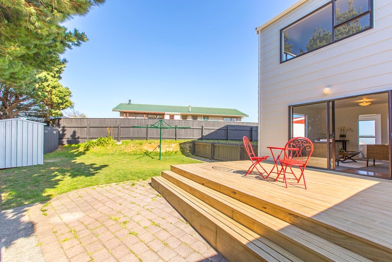 6B Mossburn Grove, Kelson, Lower Hutt - Carousel 2