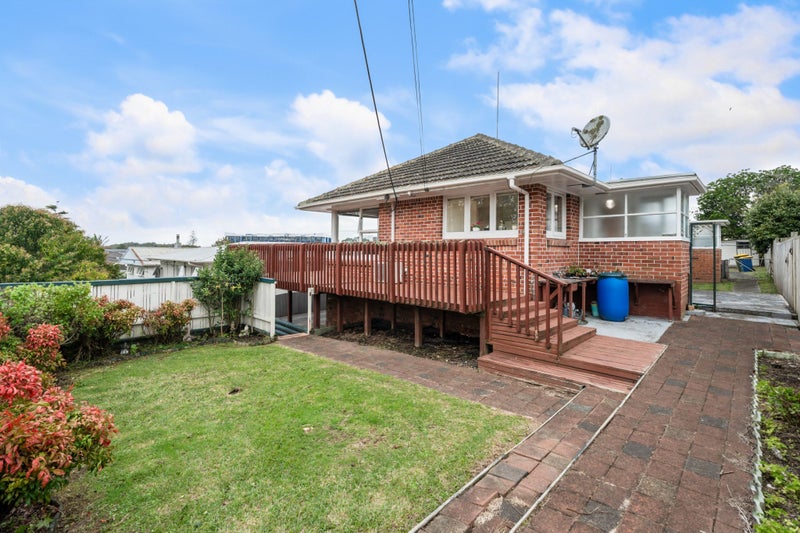 1/36 Ocean View Road, Northcote, Auckland - Carousel 2