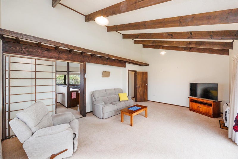 12A Oxford Street, Marton - Carousel 2