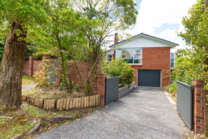 57 Castleford Street, Green Bay, Auckland - Carousel 2