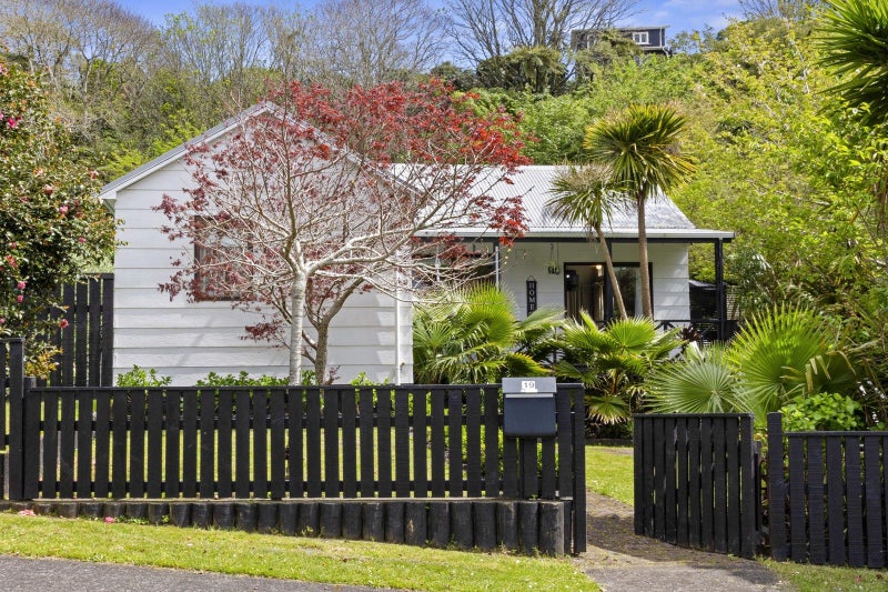 19 Thames Street, Welbourn, New Plymouth - Carousel 27