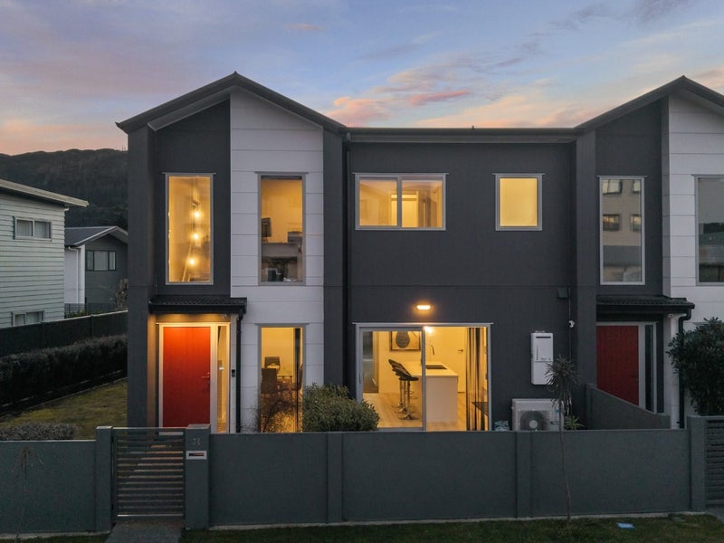 34 Bluff Road, Kenepuru, Porirua - Carousel 1