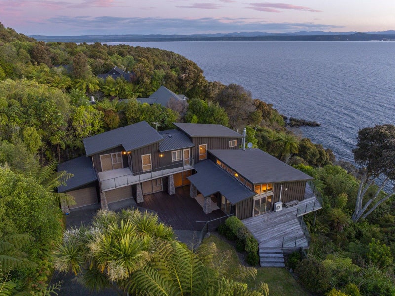 47 Whakamoenga Point, Acacia Bay, Taupō - Carousel 1