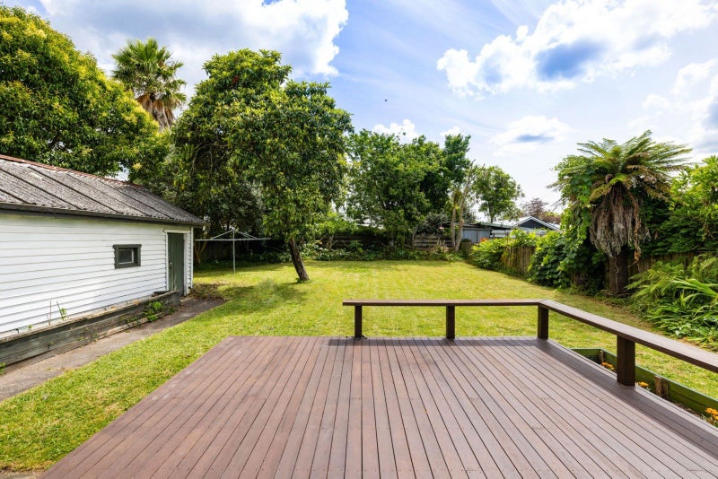 15 Saint Winifreds Avenue, Hamilton East, Hamilton - Carousel 2