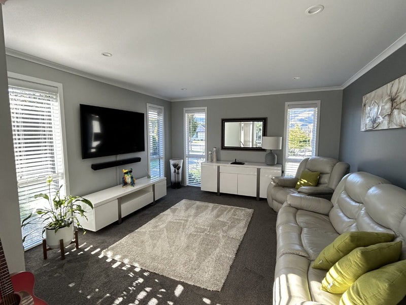 38 Berryfield Drive, Richmond, Richmond - Carousel 2