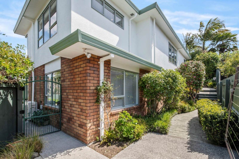 2/12 Westview Court, Somerville, Auckland - Carousel 1
