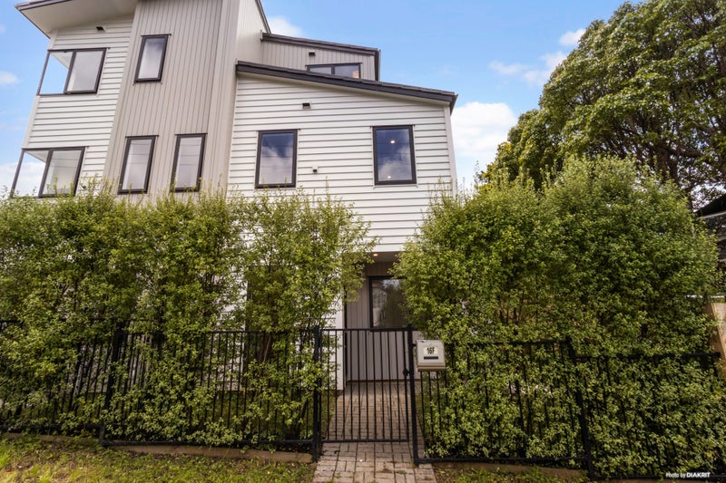 16F Sheridan Drive, New Lynn, Auckland - Carousel 2