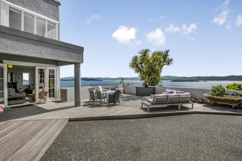 1/58 Ferry Road, Days Bay, Lower Hutt - Carousel 2