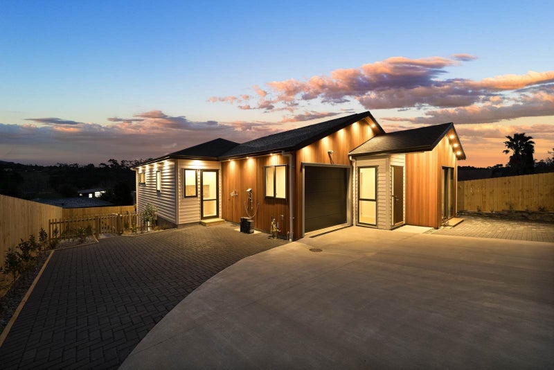 8 Monte Cristal Avenue, Swanson, Auckland - Carousel 1