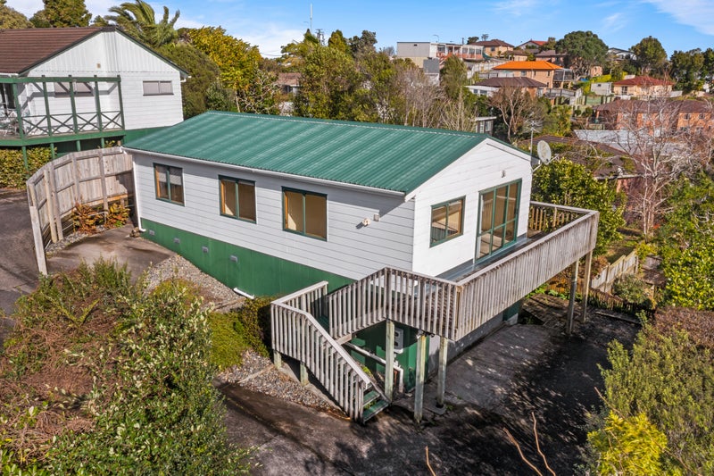1/10 Meadowood Drive, Unsworth Heights, Auckland - Carousel 1