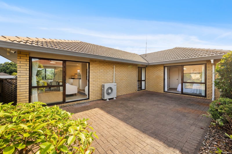 1/17 Penruddocke Road, Half Moon Bay, Auckland - Carousel 1