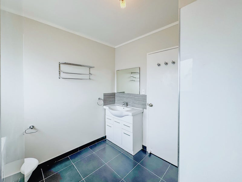 3A Nerissa Place, Randwick Park, Auckland - Carousel 24