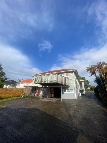 2 Court Crescent, Panmure, Auckland - Carousel 1