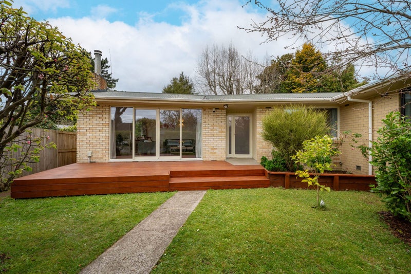 28 Barrie Crescent, Silverdale, Hamilton - Carousel 1