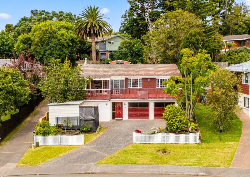 12 Lemnos Place, Titirangi, Auckland - Carousel 1