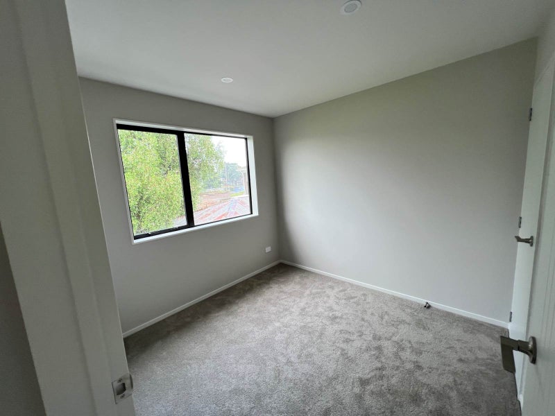 2/30 West Coast Road, Glen Eden, Auckland - Carousel 5