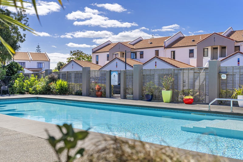 15/21 Armoy Drive, East Tamaki, Auckland - Carousel 1