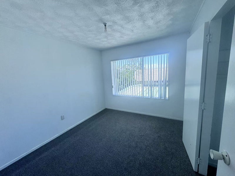 26 Beauchamp Drive, Massey, Auckland - Carousel 16