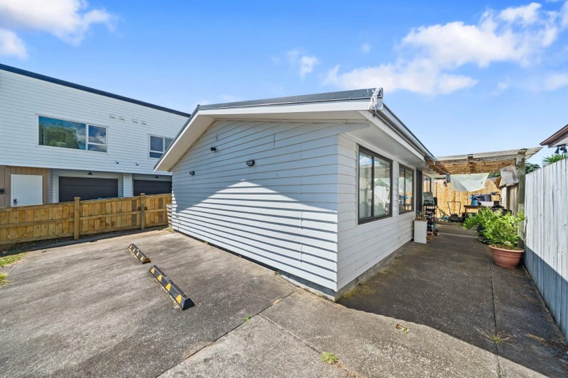 18 Volante Avenue, Wattle Downs, Auckland - Carousel 1