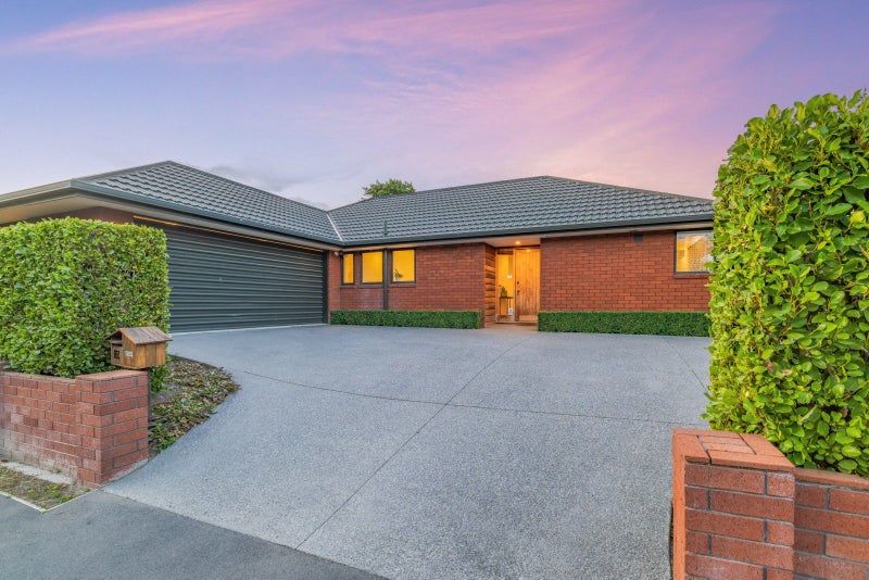 15 Farquhars Road, Redwood, Christchurch - Carousel 1