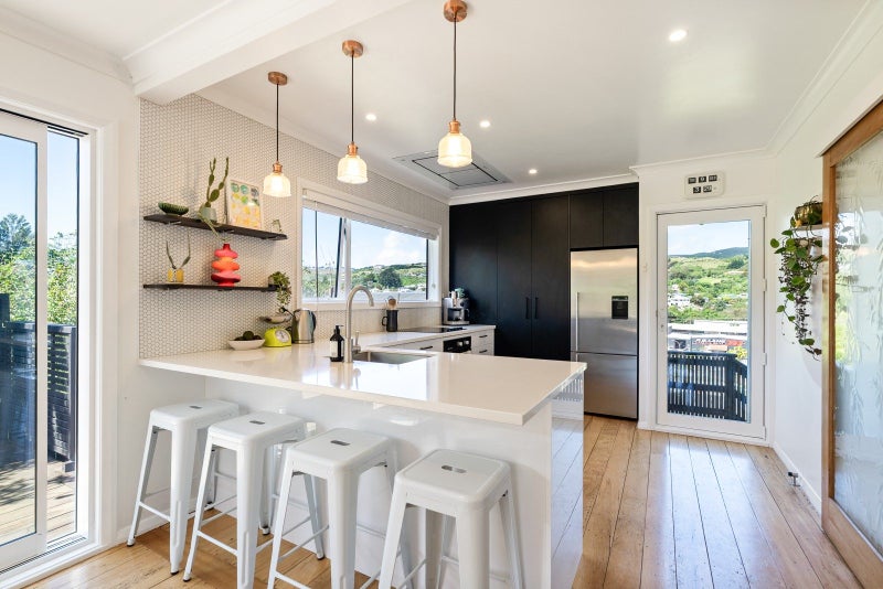 19 Kereru Bend, Tawa, Wellington - Carousel 2