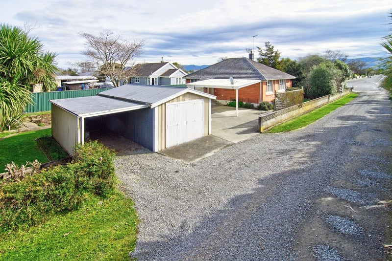 248 High Street North, Carterton - Carousel 2