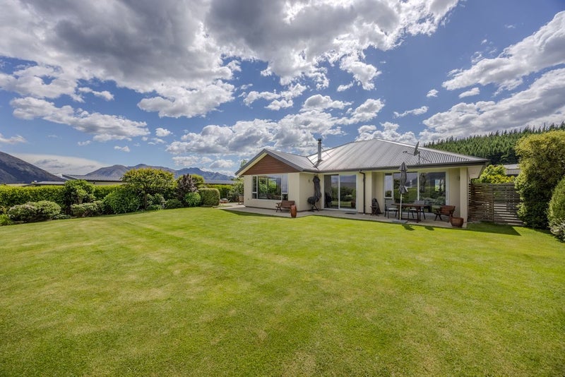 5 Centre Crescent, Wanaka - Carousel 1