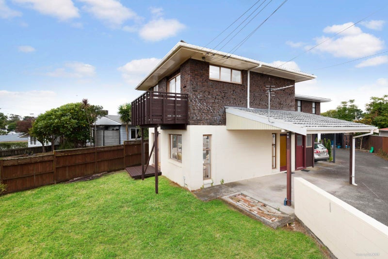 1/7 Norrie Avenue, Mount Albert, Auckland - Carousel 1