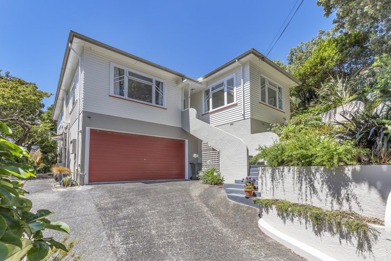 9 Kellsmere Crescent, Island Bay, Wellington - Carousel 1