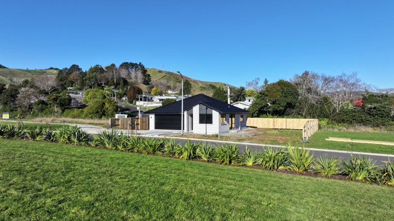 16 Sunline Crescent, Paeroa, Paeroa - Carousel 1