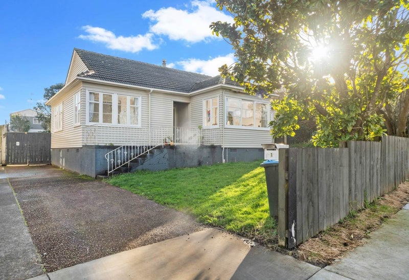 1 Edmonton Avenue, Onehunga, Auckland - Carousel 1