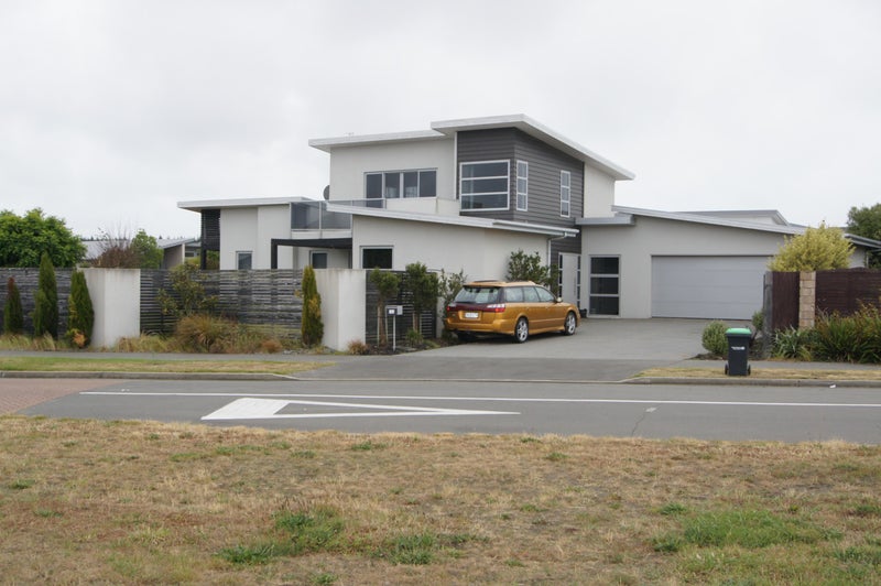 1A Corsican Grove, Parklands, Christchurch - Carousel 1