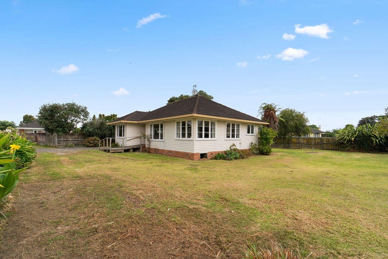 Property Valuation for 16 London Street, Te Atatu Peninsula, Auckland