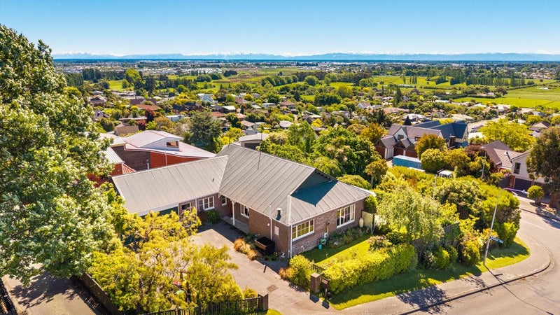 22 Ravensdale Rise, Westmorland, Christchurch - Carousel 1