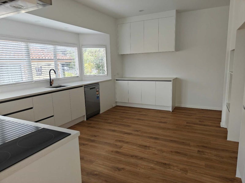 42 Sharon Road, Waiake, Auckland - Carousel 21