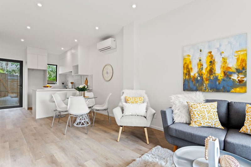 21 Meg Lane, Glen Eden, Auckland - Carousel 1