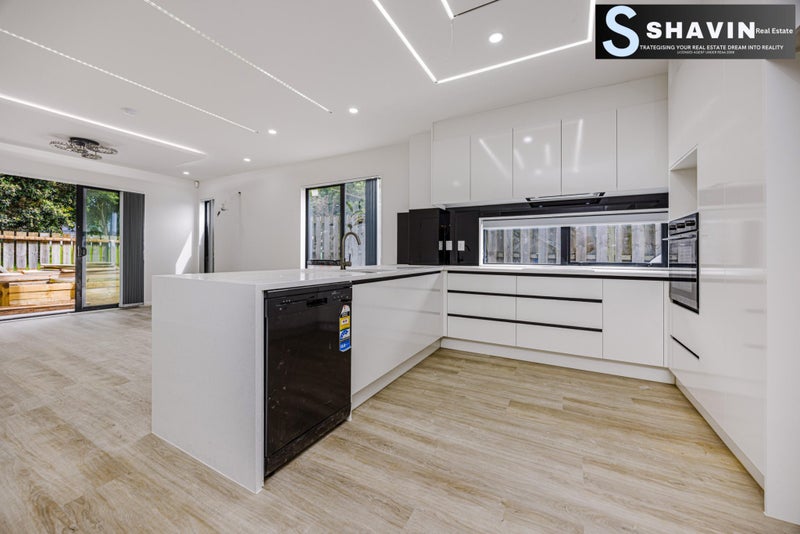 84 Kirkbride Road, Mangere, Auckland - Carousel 1