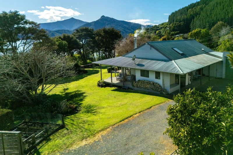 718 Kenepuru Road, Picton - Carousel 1