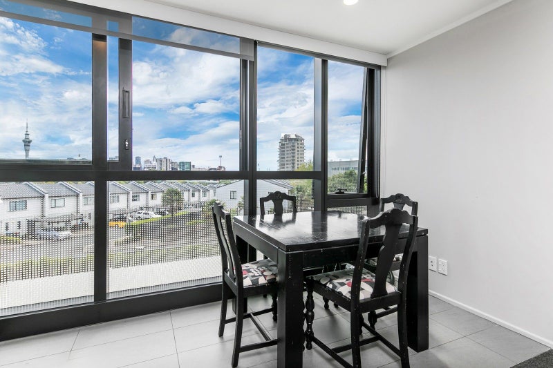 2T/16 Burton Street, Grafton, Auckland - Carousel 1