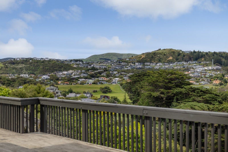 60 Molyneux Close, Whitby, Porirua - Carousel 1