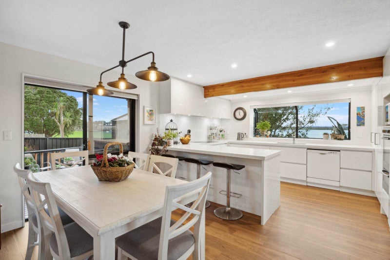 20 Dalmahoy Place, Wattle Downs, Auckland - Carousel 2