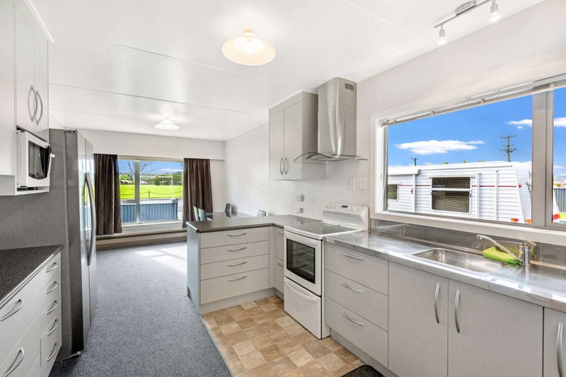 69 Robertson Street, Gore, Gore - Carousel 2