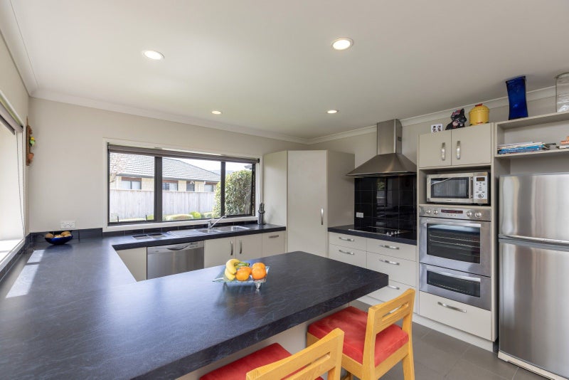 33 Gandalf Crescent, Paraparaumu - Carousel 2