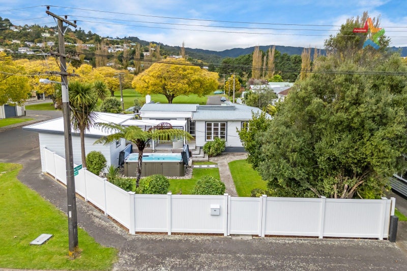 10 Golf Road, Manor Park, Lower Hutt - Carousel 1