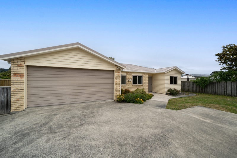 4A Mana Avenue, Titahi Bay, Porirua - Carousel 1