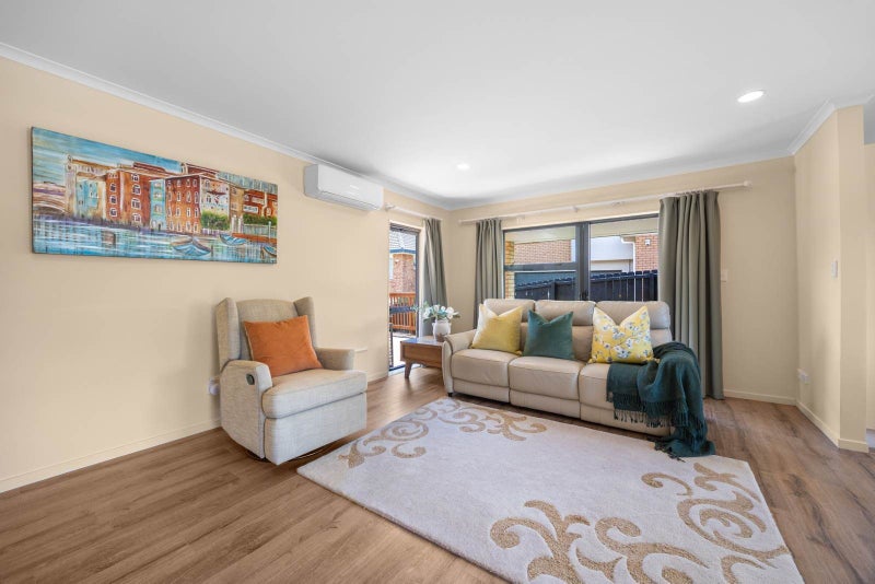 51 De Quincey Terrace, Highland Park, Auckland - Carousel 2